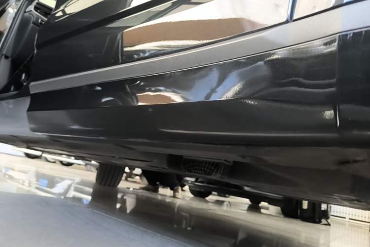 Used Lynk & Co 09 EM-P 2021 2.0T PHEV Halo Six-Seater Left Side Sill