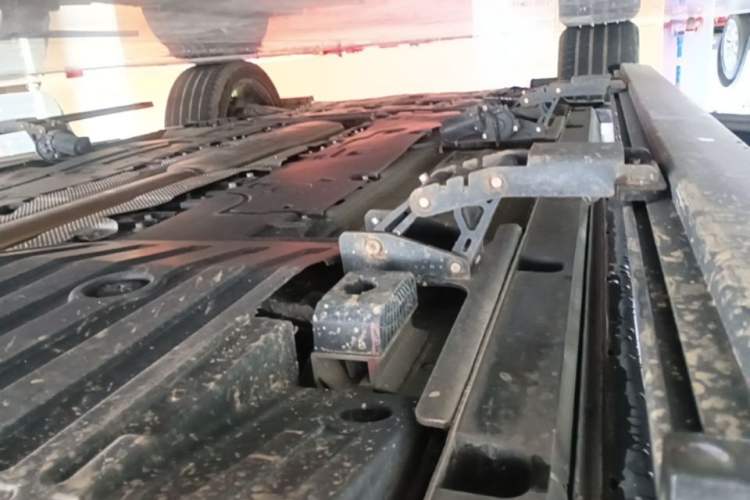 Used Lynk & Co 09 EM-P 2021 2.0T PHEV Halo Six-Seater Left Side Sill