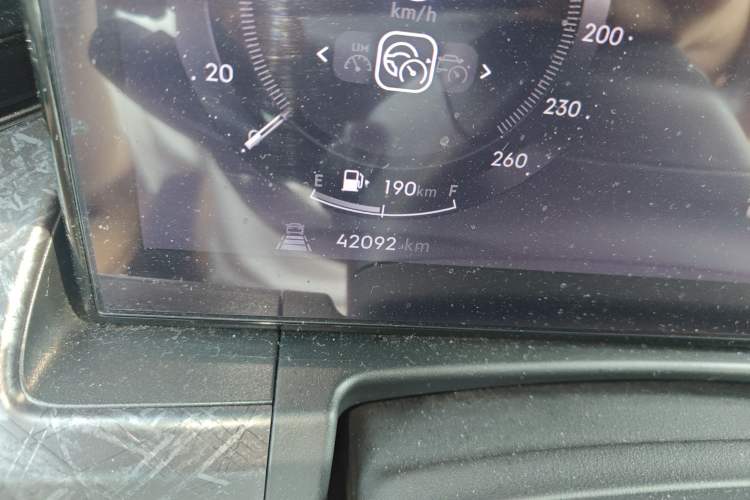 Used Lynk & Co 09 EM-P 2021 2.0T PHEV Halo Six-Seater Odometer Close Up
