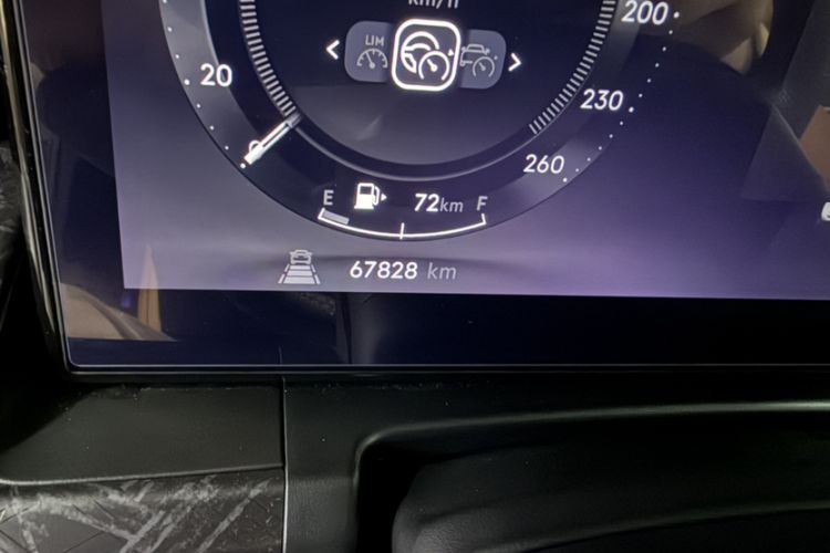Used Lynk & Co 09 EM-P 2021 2.0T PHEV Halo Six-Seater Odometer Close Up