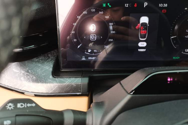 Used Lynk & Co 09 EM-P 2021 2.0T PHEV Ultra 7-Seater Odometer Close Up