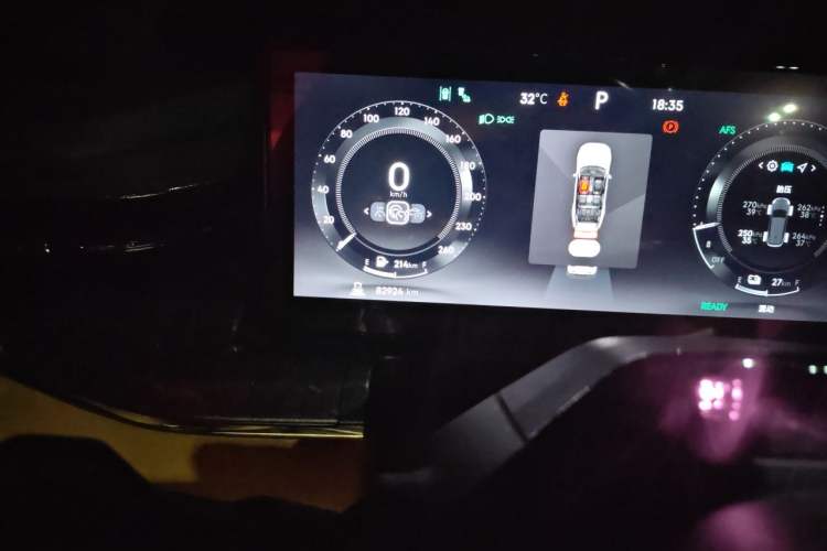 Used Lynk & Co 09 EM-P 2021 2.0T PHEV Halo Seven-Seater Odometer Close Up
