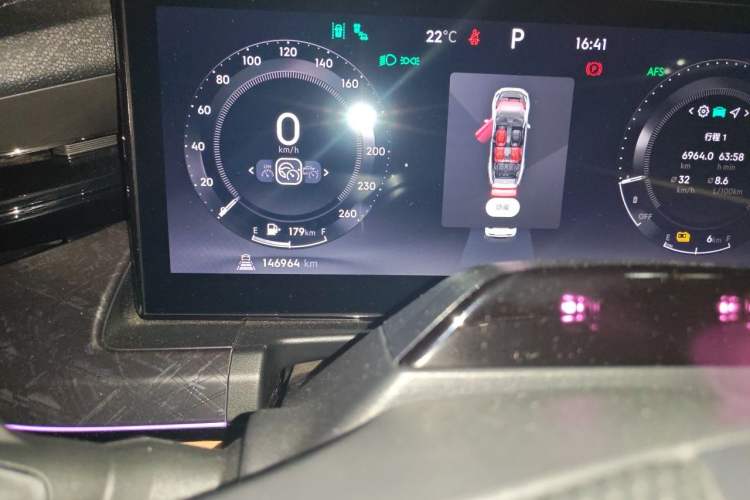 Used Lynk & Co 09 EM-P 2021 2.0T PHEV Halo Six-Seater Odometer Close Up
