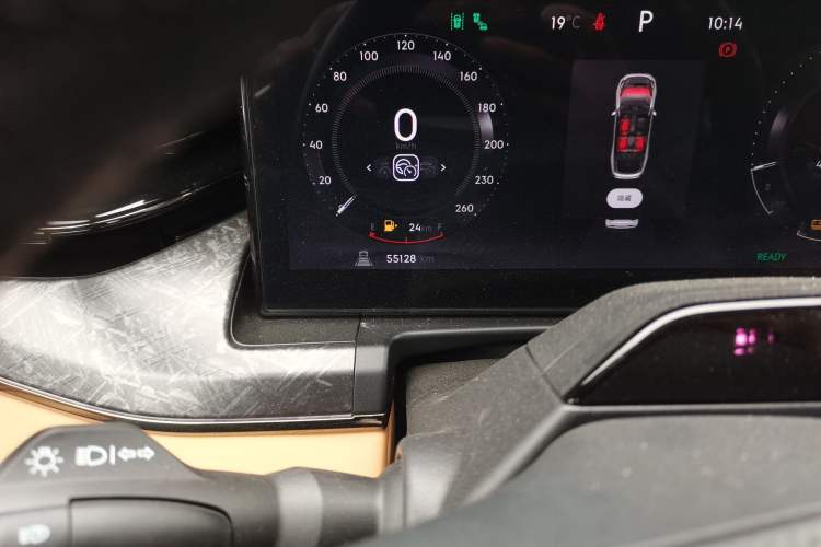 Used Lynk & Co 09 EM-P 2021 2.0T PHEV Halo Six-Seater Odometer Close Up
