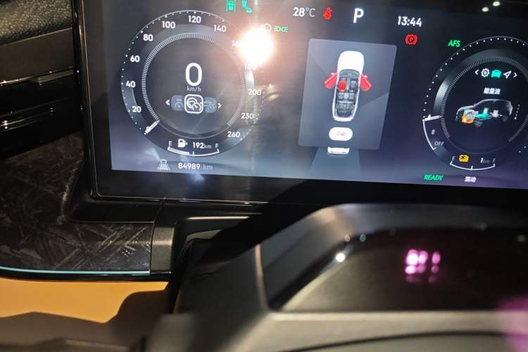 Used Lynk & Co 09 EM-P 2021 2.0T PHEV Halo Six-Seater Odometer Close Up