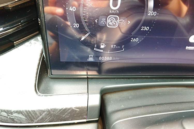 Used Lynk & Co 09 EM-P 2021 2.0T PHEV Halo Six-Seater Odometer Close Up