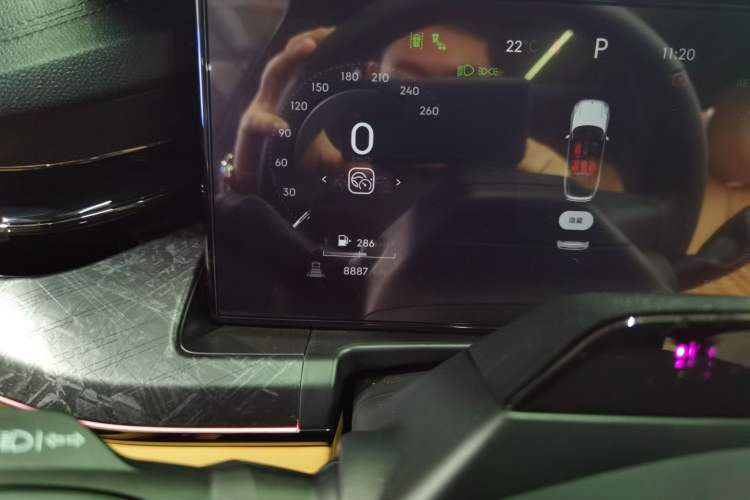 Used Lynk & Co 09 EM-P 2021 2.0T PHEV Halo Seven-Seater Odometer Close Up