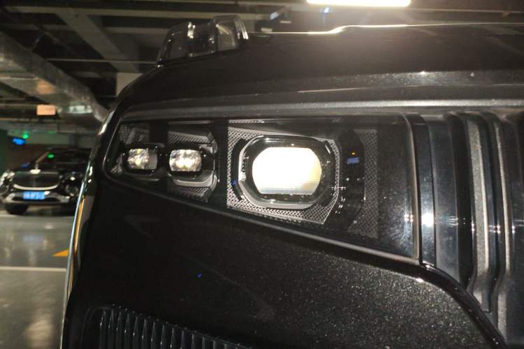Used Lynk & Co 09 EM-P 2021 2.0T PHEV Halo Six-Seater Right Front Headlight
