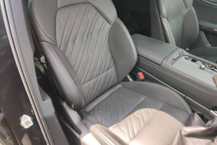 Used Lynk & Co 09 EM-P 2021 2.0T PHEV Halo Six-Seater Right Front Seat