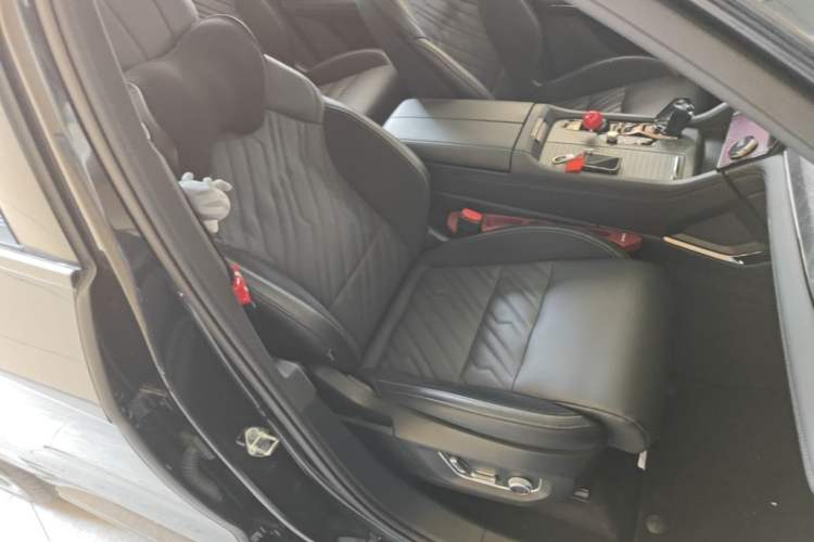 Used Lynk & Co 09 EM-P 2021 2.0T PHEV Halo Six-Seater Right Front Seat