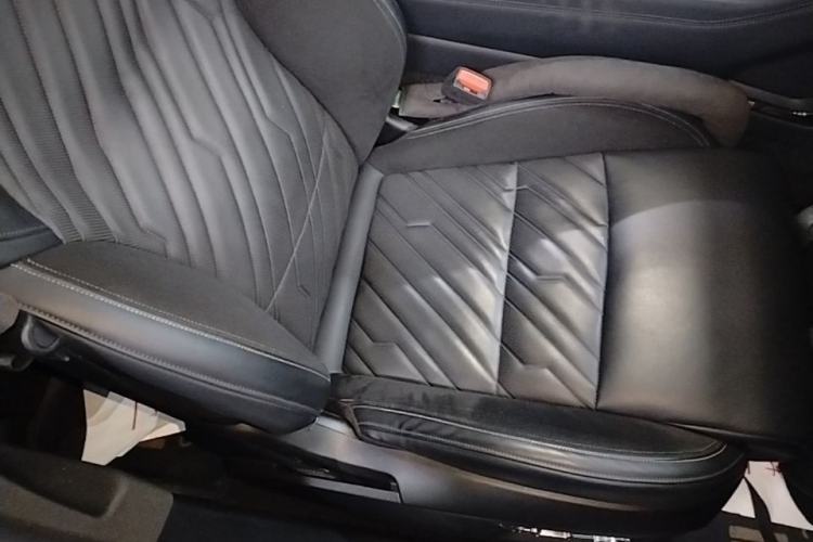 Used Lynk & Co 09 EM-P 2021 2.0T PHEV Halo Six-Seater Right Front Seat