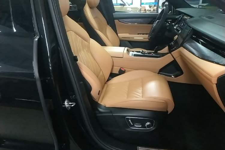 Used Lynk & Co 09 EM-P 2021 2.0T PHEV Halo Seven-Seater Right Front Seat