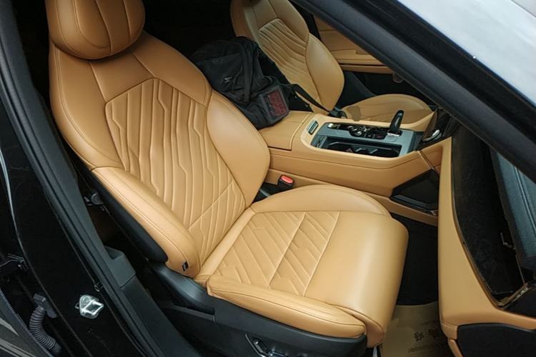 Used Lynk & Co 09 EM-P 2021 2.0T PHEV Halo Six-Seater Right Front Seat