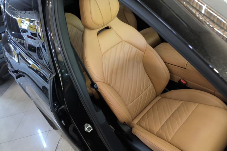 Used Lynk & Co 09 EM-P 2021 2.0T PHEV Halo Six-Seater Right Front Seat
