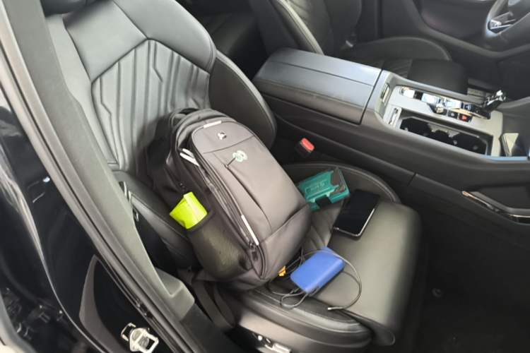 Used Lynk & Co 09 EM-P 2021 2.0T PHEV Halo Six-Seater Right Front Seat