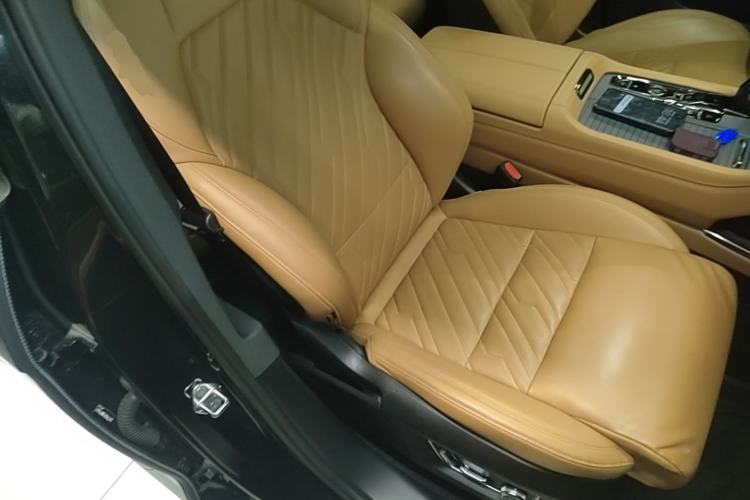 Used Lynk & Co 09 EM-P 2021 2.0T PHEV Halo Six-Seater Right Front Seat