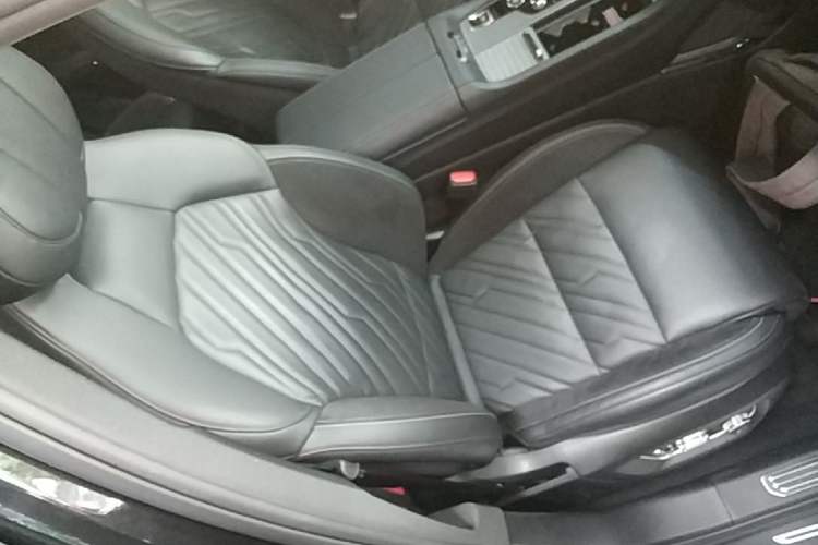Used Lynk & Co 09 EM-P 2021 2.0T PHEV Halo Six-Seater Right Front Seat