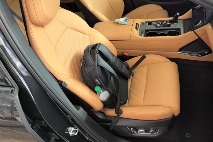 Used Lynk & Co 09 EM-P 2021 2.0T PHEV Halo Seven-Seater Right Front Seat