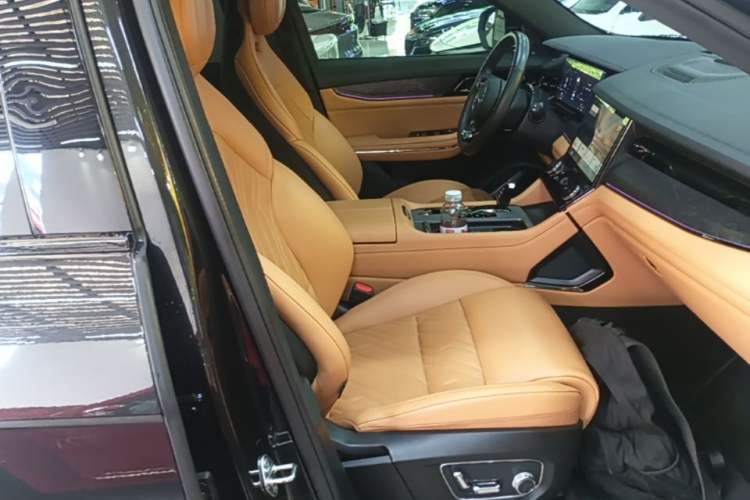 Used Lynk & Co 09 EM-P 2021 2.0T PHEV Halo Six-Seater Right Front Seat