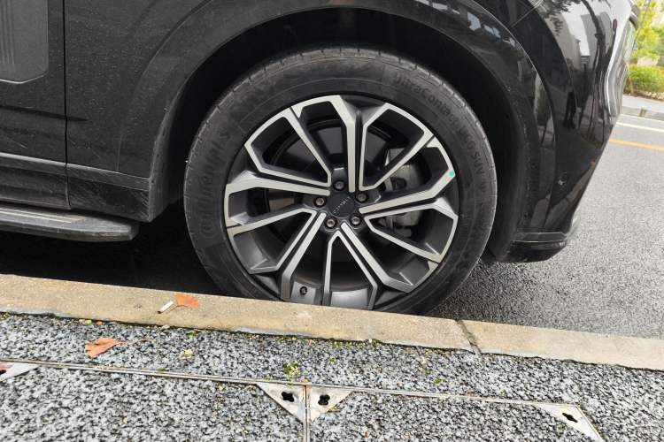 Used Lynk & Co 09 EM-P 2021 2.0T PHEV Halo Seven-Seater Right Front Wheel Hub