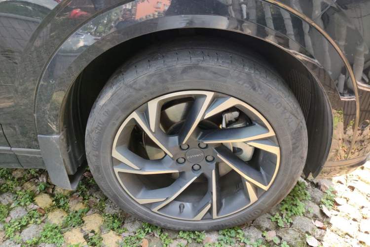 Used Lynk & Co 09 EM-P 2021 2.0T PHEV Halo Six-Seater Right Front Wheel Hub