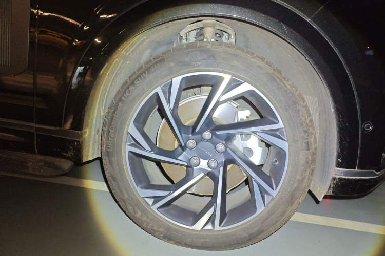 Used Lynk & Co 09 EM-P 2021 2.0T PHEV Halo Six-Seater Right Front Wheel Hub
