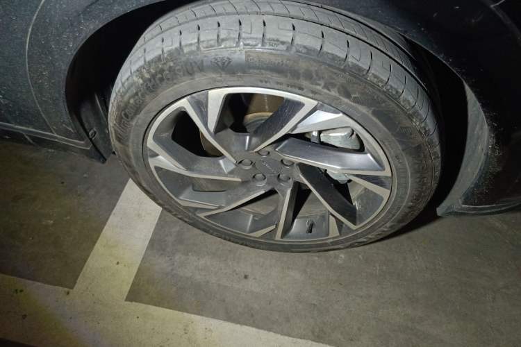 Used Lynk & Co 09 EM-P 2021 2.0T PHEV Halo Six-Seater Right Front Wheel Hub