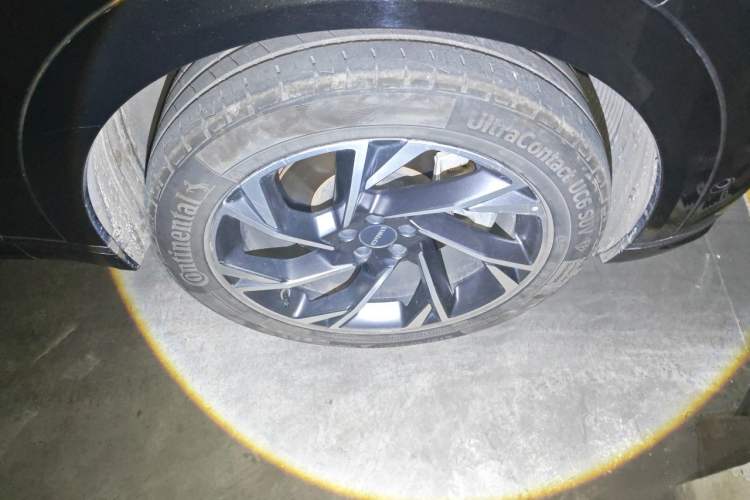 Used Lynk & Co 09 EM-P 2021 2.0T PHEV Halo Six-Seater Right Front Wheel Hub