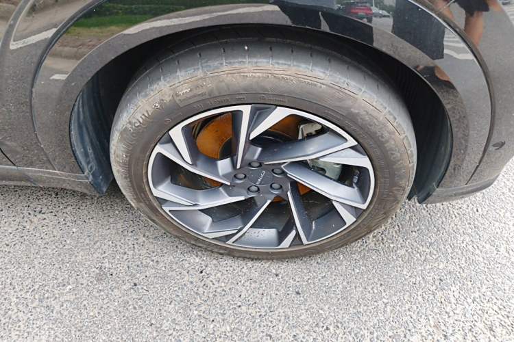 Used Lynk & Co 09 EM-P 2021 2.0T PHEV Halo Six-Seater Right Front Wheel Hub