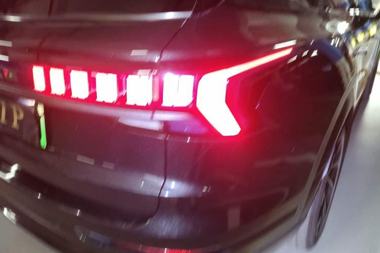 Used Lynk & Co 09 EM-P 2021 2.0T PHEV Halo Six-Seater Right Rear Taillight