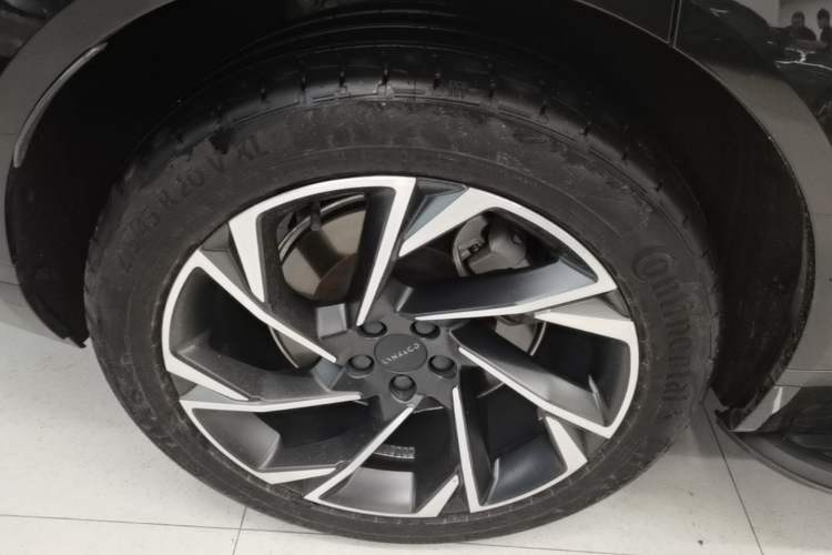 Used Lynk & Co 09 EM-P 2021 2.0T PHEV Ultra Six-Seater Right Rear Wheel Hub