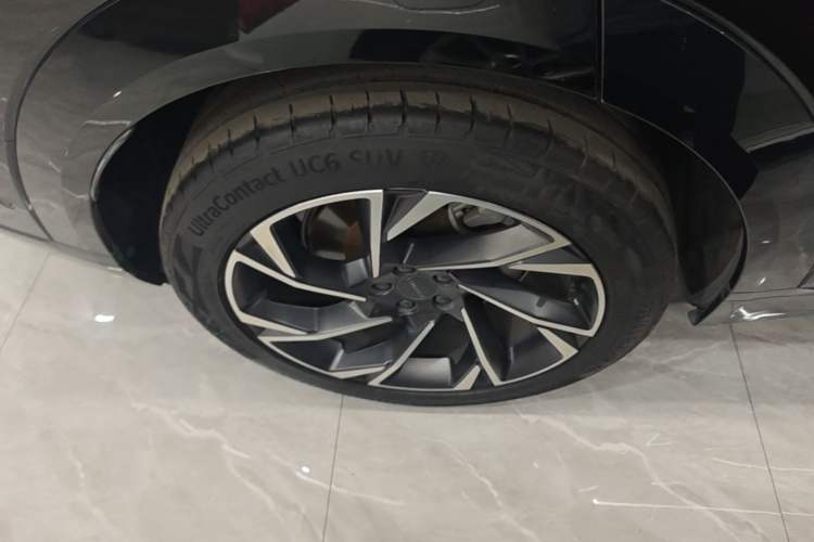 Used Lynk & Co 09 EM-P 2021 2.0T PHEV Halo Six-Seater Right Rear Wheel Hub