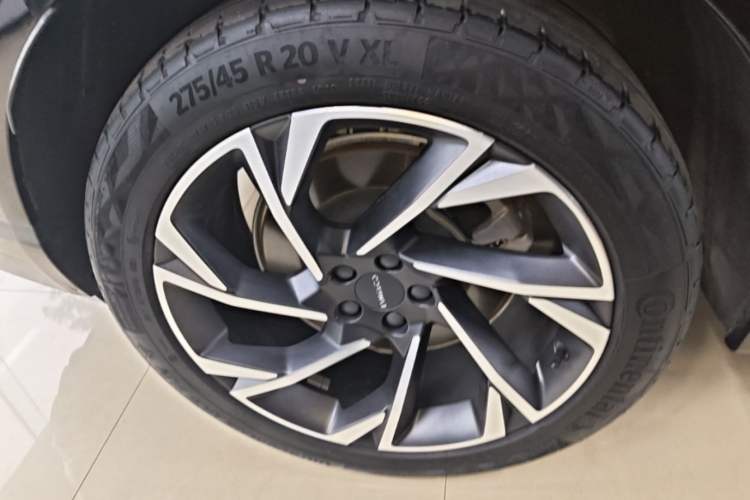 Used Lynk & Co 09 EM-P 2021 2.0T PHEV Halo Six-Seater Right Rear Wheel Hub