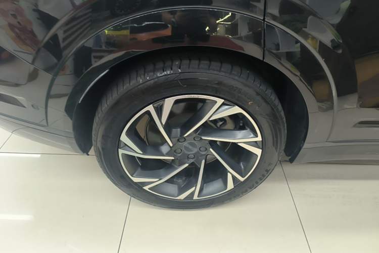 Used Lynk & Co 09 EM-P 2021 2.0T PHEV Halo Six-Seater Right Rear Wheel Hub