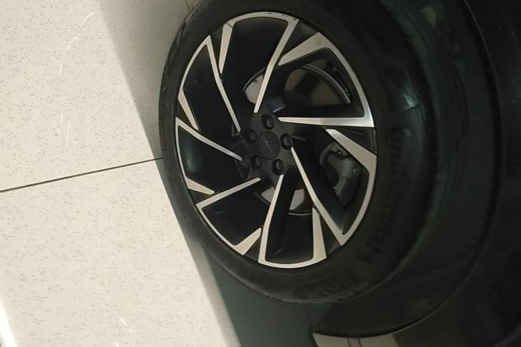 Used Lynk & Co 09 EM-P 2021 2.0T PHEV Halo Six-Seater Right Rear Wheel Hub