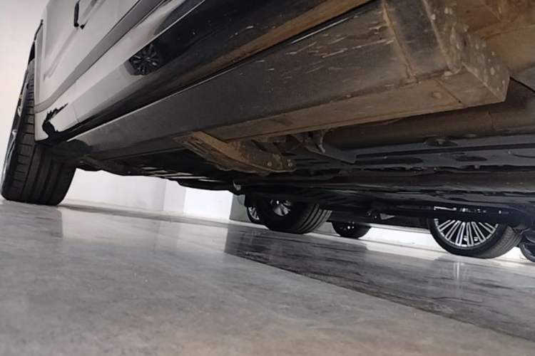 Used Lynk & Co 09 EM-P 2021 2.0T PHEV Halo Six-Seater Right Side Sill
