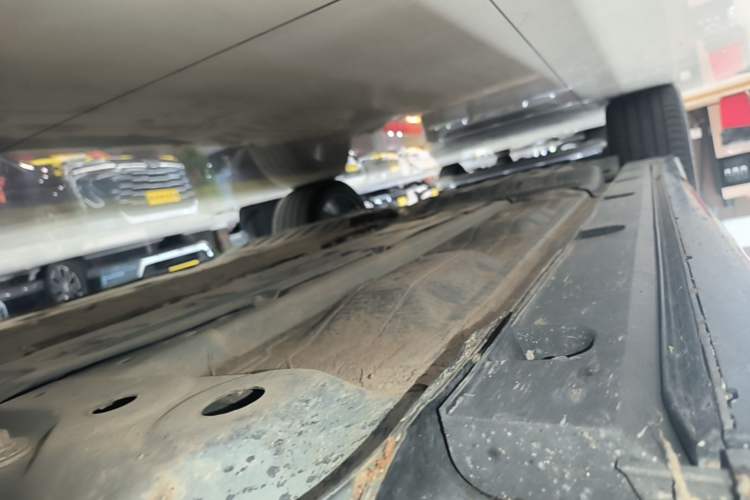 Used Lynk & Co 09 EM-P 2021 2.0T PHEV Halo Six-Seater Right Side Sill