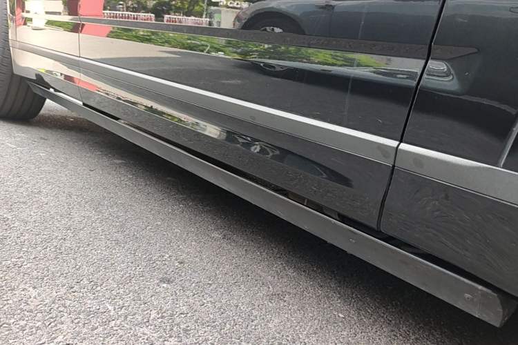 Used Lynk & Co 09 EM-P 2021 2.0T PHEV Halo Six-Seater Right Side Sill
