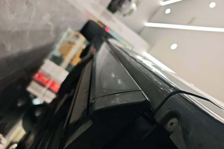 Used Lynk & Co 09 EM-P 2021 2.0T PHEV Halo Six-Seater Right Side Sill