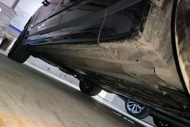 Used Lynk & Co 09 EM-P 2021 2.0T PHEV Halo Six-Seater Right Side Sill