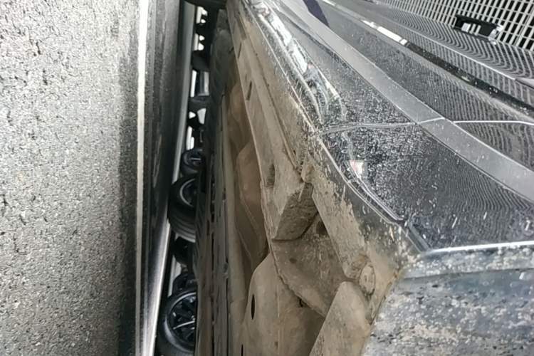 Used Lynk & Co 09 EM-P 2021 2.0T PHEV Halo Six-Seater Right Side Sill