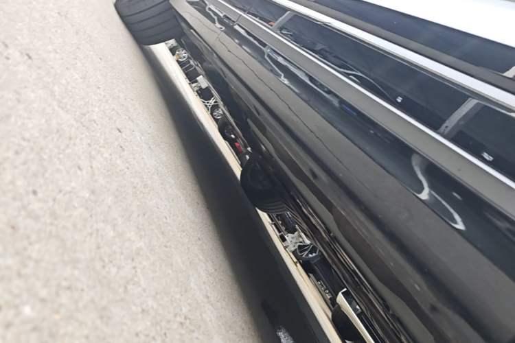 Used Lynk & Co 09 EM-P 2021 2.0T PHEV Halo Seven-Seater Right Side Sill