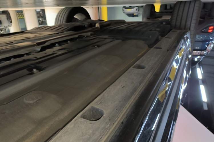 Used Lynk & Co 09 EM-P 2021 2.0T PHEV Halo Six-Seater Right Side Sill
