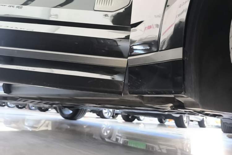 Used Lynk & Co 09 EM-P 2021 2.0T PHEV Halo Six-Seater Right Side Sill
