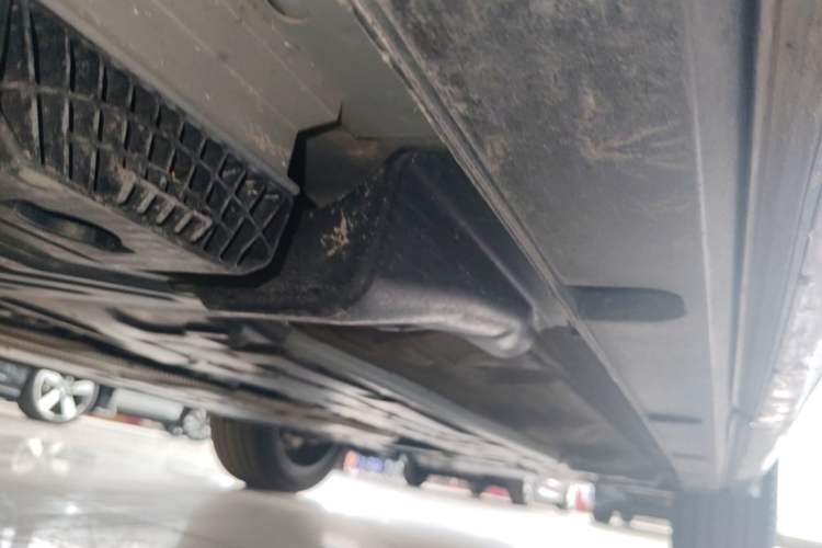 Used Lynk & Co 09 EM-P 2021 2.0T PHEV Halo Six-Seater Right Side Sill