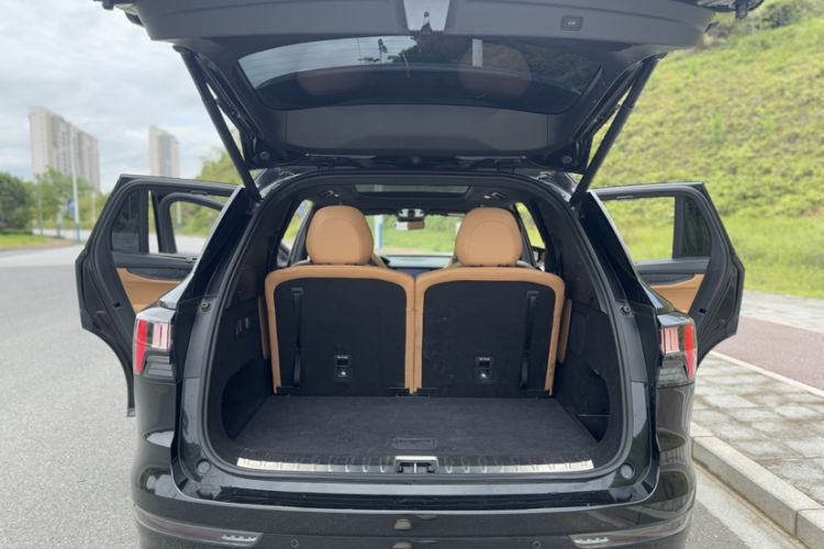 Used Lynk & Co 09 EM-P 2021 2.0T PHEV Halo Six-Seater Trunk