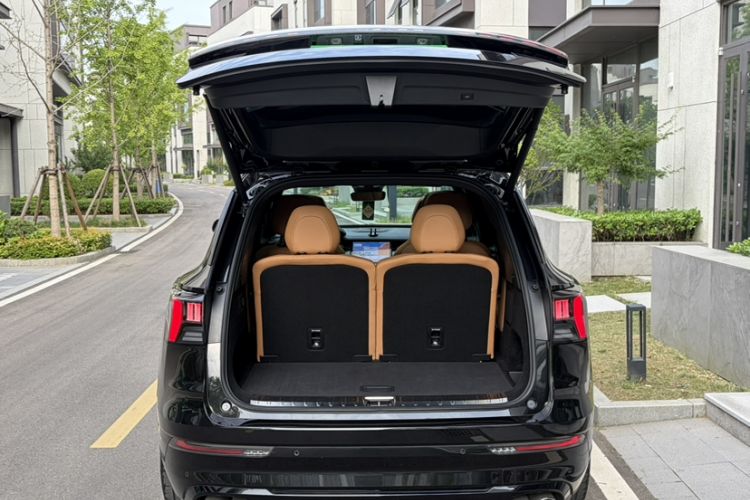 Used Lynk & Co 09 EM-P 2021 2.0T PHEV Halo Six-Seater Trunk
