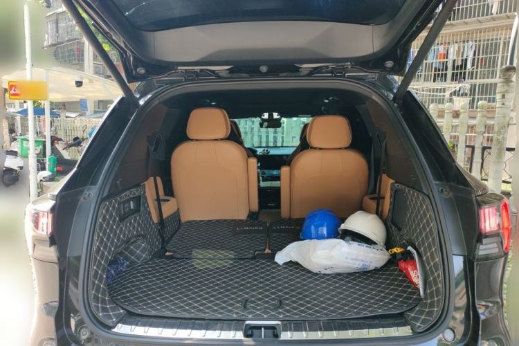 Used Lynk & Co 09 EM-P 2021 2.0T PHEV Halo Six-Seater Trunk