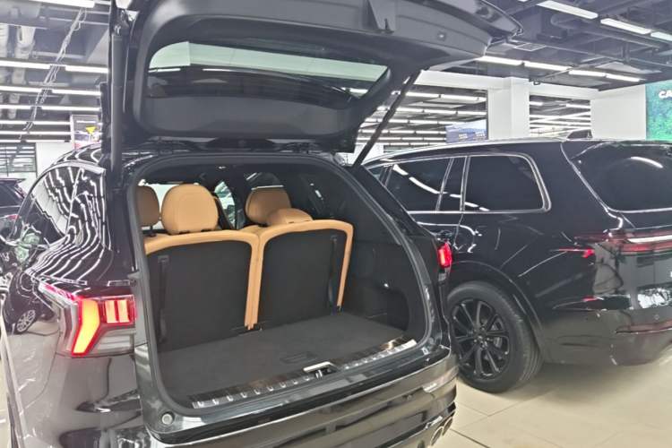 Used Lynk & Co 09 EM-P 2021 2.0T PHEV Halo Six-Seater Trunk