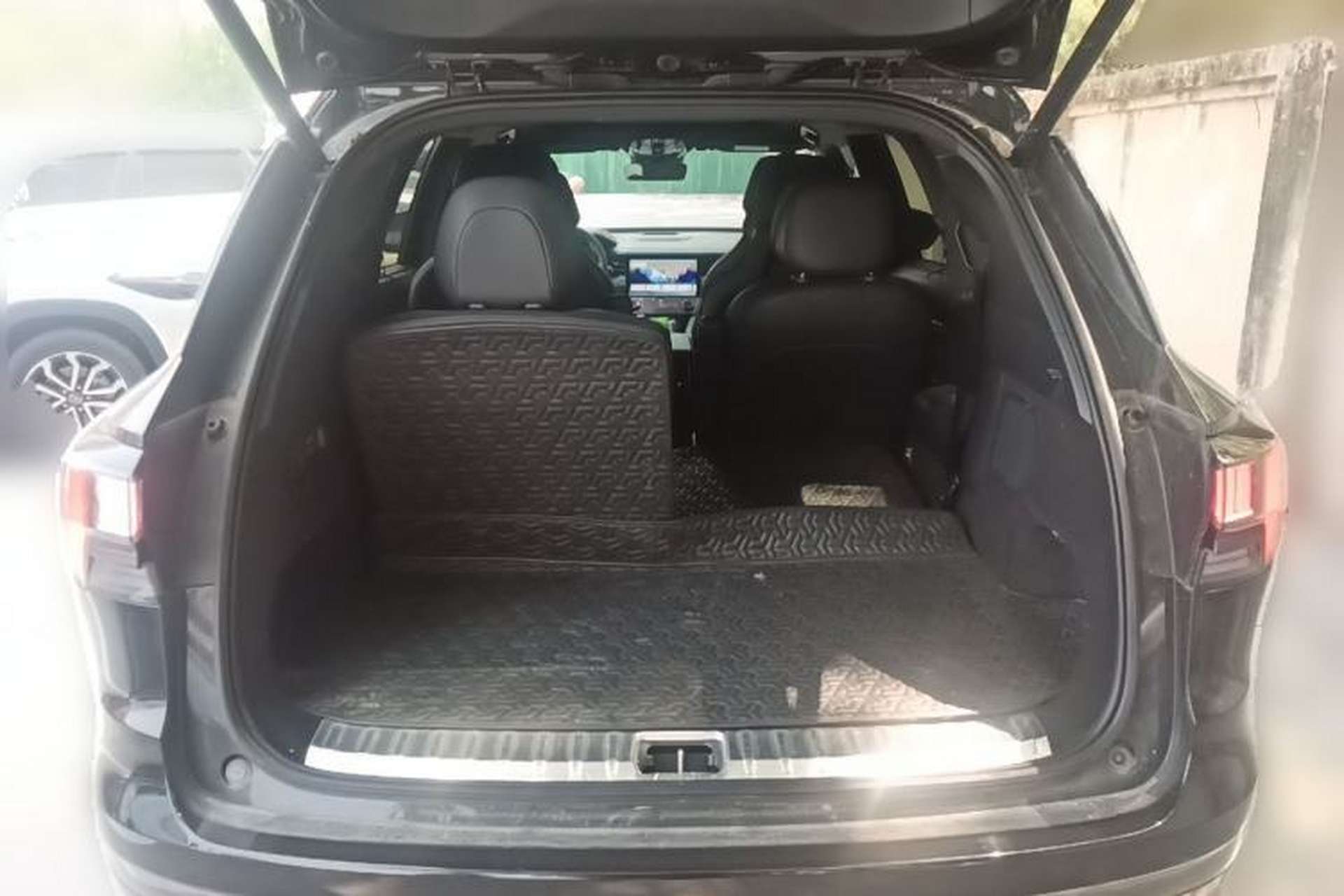 Used Lynk & Co 09 EM-P 2021 2.0T PHEV Halo Six-Seater Trunk